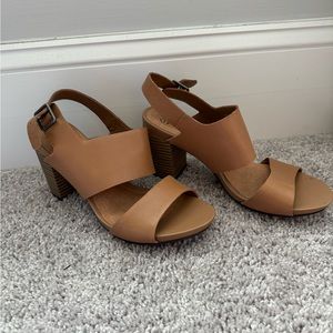 Camel color Clarks Soft Cushion block heels size 8
